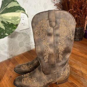 Embroidered Brown Cowboy Boots